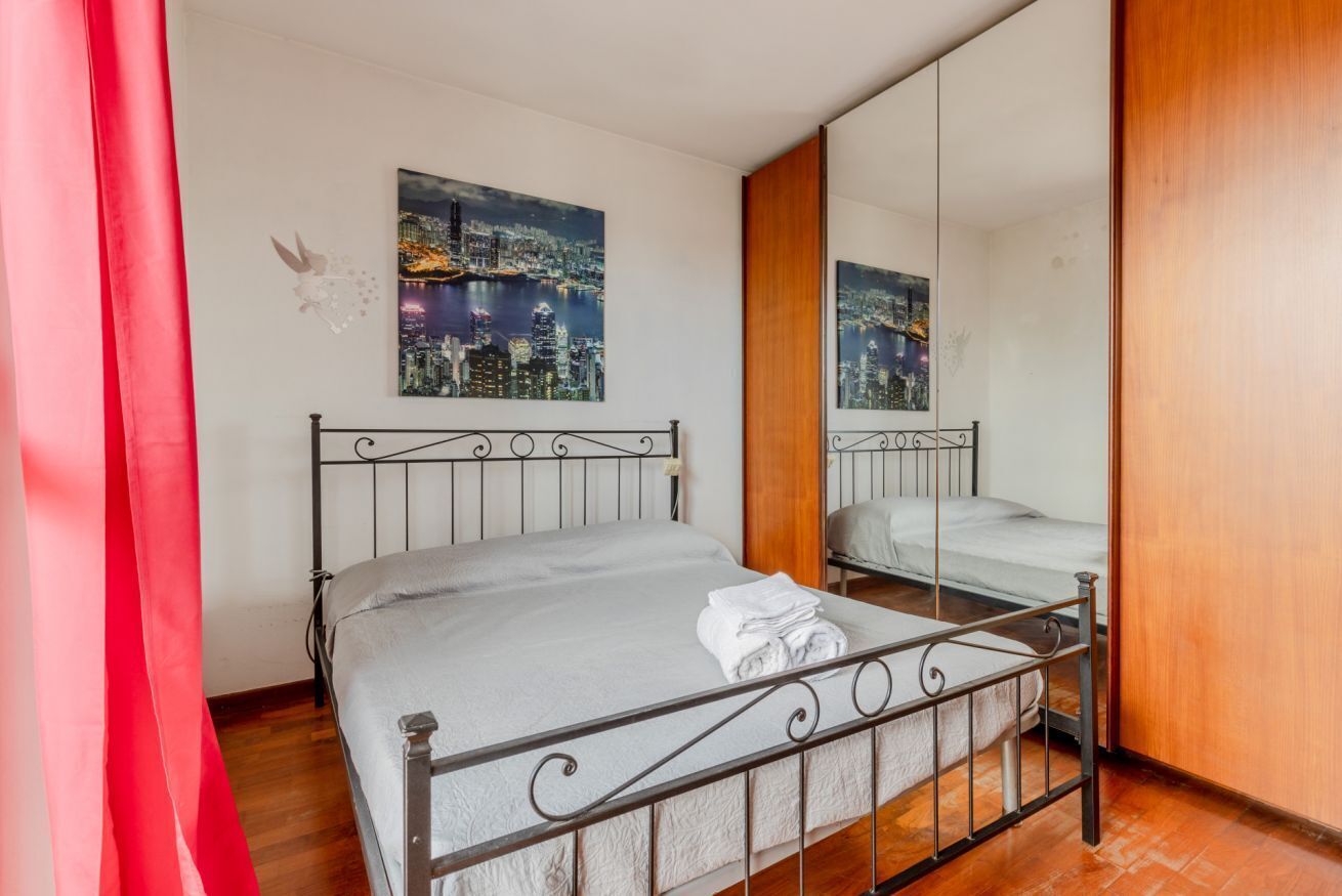 3 habitaciones y tabla de planchar con plancha 