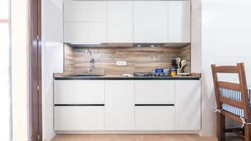 KĂŒhlschrank, Mikrowelle, Ofen, Herdplatte