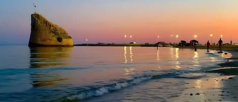 Una spiaggia nelle vicinanze