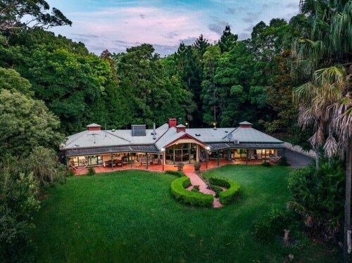 Evermoore Homestead - Stunning Views, Swimming Hole