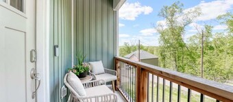 Modern Escape - Bella Vista Trails & Comfort