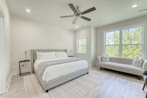 3 dormitorios, escritorio, tabla de planchar con plancha y wifi