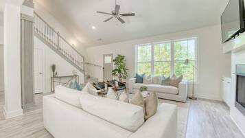 TV, fireplace, offices