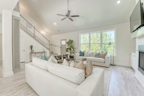 TV, fireplace, offices