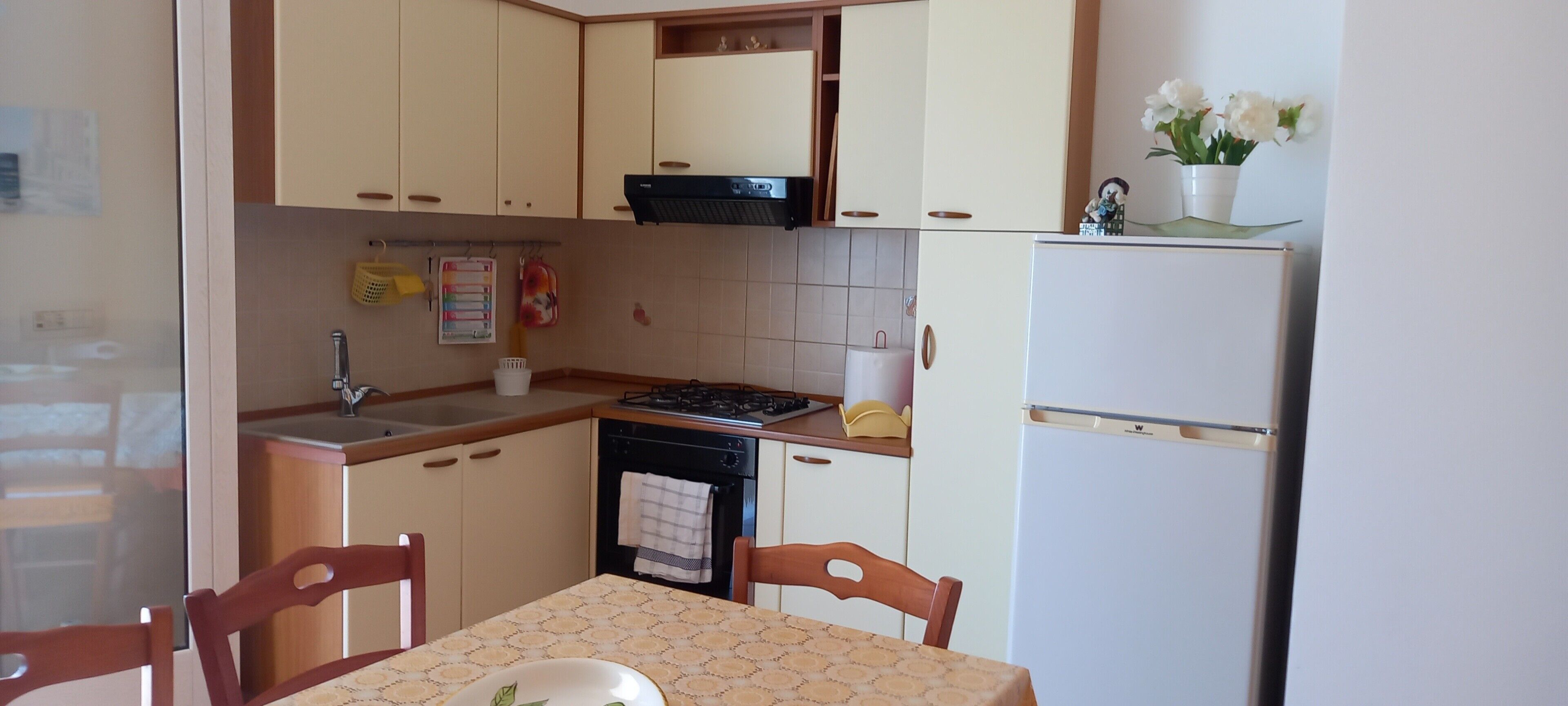 Kühlschrank, Kochgeschirr/Geschirr/Besteck