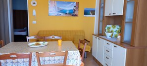 Dining - Holiday Home 'Villetta Lucy' with Sea View, Private Terrace and Air Conditioning (Salve)