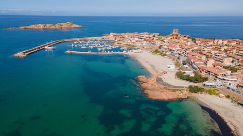 Apartment 'Due Passi Dal Mare' with Sea View, Private Garden and Air Conditioning