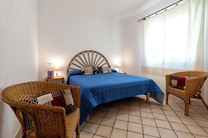 2 bedrooms, bed sheets