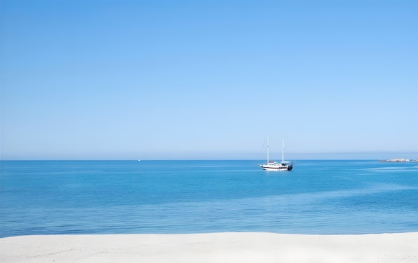 A boat on a calm sea with a clear sky.