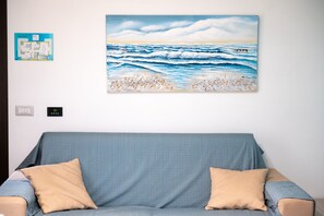 TV - Apartment 'Luna Nuova' with Sea View, Wi-Fi and Air Conditioning (Tusa)