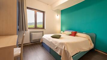 3 slaapkamers, een strijkplank/strijkijzer, gratis wifi, beddengoed
