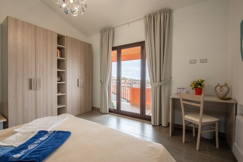 Apartment 'Luna Piena' with Sea View, Wi-Fi and Air Conditioning