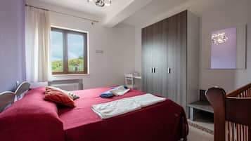 1 chambre, fer et planche à repasser, Wi-Fi gratuit, draps fournis