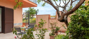 Apartment 'Luna Calante' with Sea View, Wi-Fi and Air Conditioning