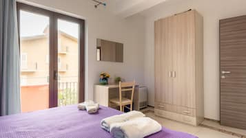 1 habitación, tabla de planchar con plancha, wifi gratis y ropa de cama