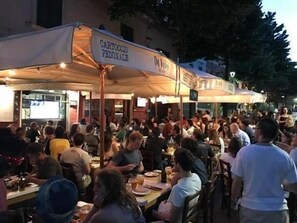 Outdoor dining - Sunset Colosseo Bed&Breakfast (Roma)