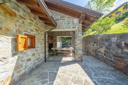 Holiday Home 'La Rosa Bianca' with Mountain View, Private Terrace and Wi-Fi