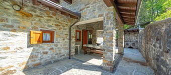 Holiday Home 'La Rosa Bianca' with Mountain View, Private Terrace and Wi-Fi