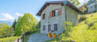Holiday Home 'La Rosa Bianca' with Mountain View, Private Terrace and Wi-Fi