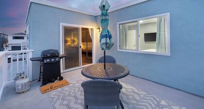 Topside Newport | Rooftop Balcony + Ocean Views + Walk to Pier, Marina Village