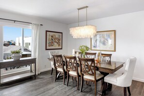 Dining - Topside Newport | Rooftop Balcony + Ocean Views + Walk to Pier, Marina Village (Newport Beach)