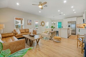 智能电视、办公室