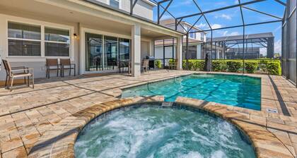 Pool, Hot Tub+Game Rm, Mins to Disney & Universal | Sunshine Ridge by AvantStay