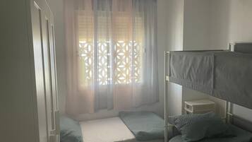 2 bedrooms, iron/ironing board, free WiFi, bed sheets