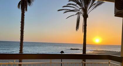 Apartment 'Primera Linea De Playa' with Sea View, Wi-Fi and Air Conditioning