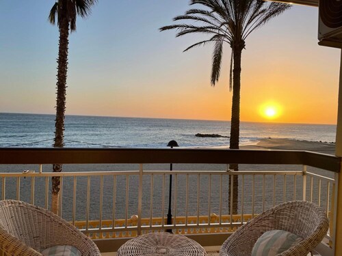 Apartment 'Primera Linea De Playa' with Sea View, Wi-Fi and Air Conditioning