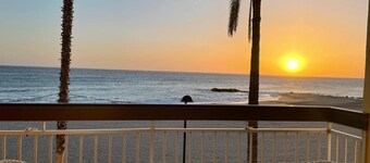 Apartment 'Primera Linea De Playa' with Sea View, Wi-Fi and Air Conditioning