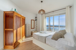 2 chambres, fer et planche à repasser, Wi-Fi gratuit, draps fournis