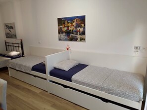3 bedrooms, iron/ironing board, Internet, bed sheets