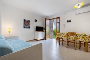 1 bedroom, free WiFi, bed sheets - Apartment 'Panorama' with Lake View, Wi-Fi and Air Conditioning (Brenzone sul Garda)
