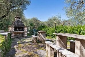 Outdoor dining - Apartment 'Panorama' with Lake View, Wi-Fi and Air Conditioning (Brenzone sul Garda)