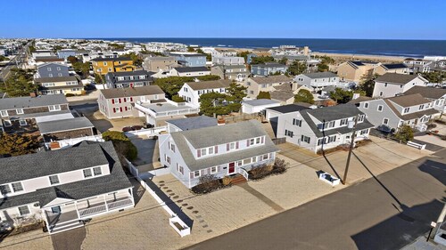 OCEAN BLOCK single family home. Close to the Beach!