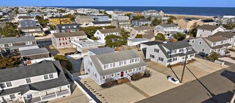 OCEAN BLOCK single family home. Close to the Beach!