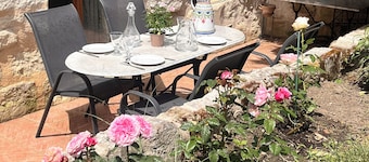 Abbaye Cottage
Charming House in the Heart of Fontevraud-Private Garden-Jacuzzi