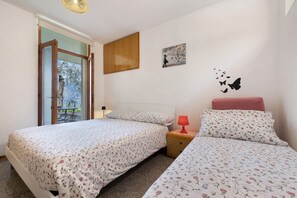 1 bedroom, free WiFi, bed sheets - Apartment 'Appartamento Garden' with Lake View, Wi-Fi and Air Conditioning (Brenzone sul Garda)