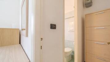 Dusj, hårføner, bidé og håndklær