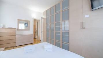 1 Schlafzimmer, Bügeleisen/Bügelbrett, Bettwäsche