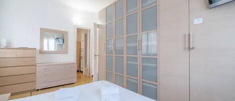 1 bedroom, iron/ironing board, bed sheets