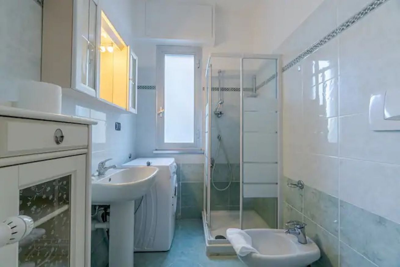 Doccia, asciugacapelli, bidet, asciugamani