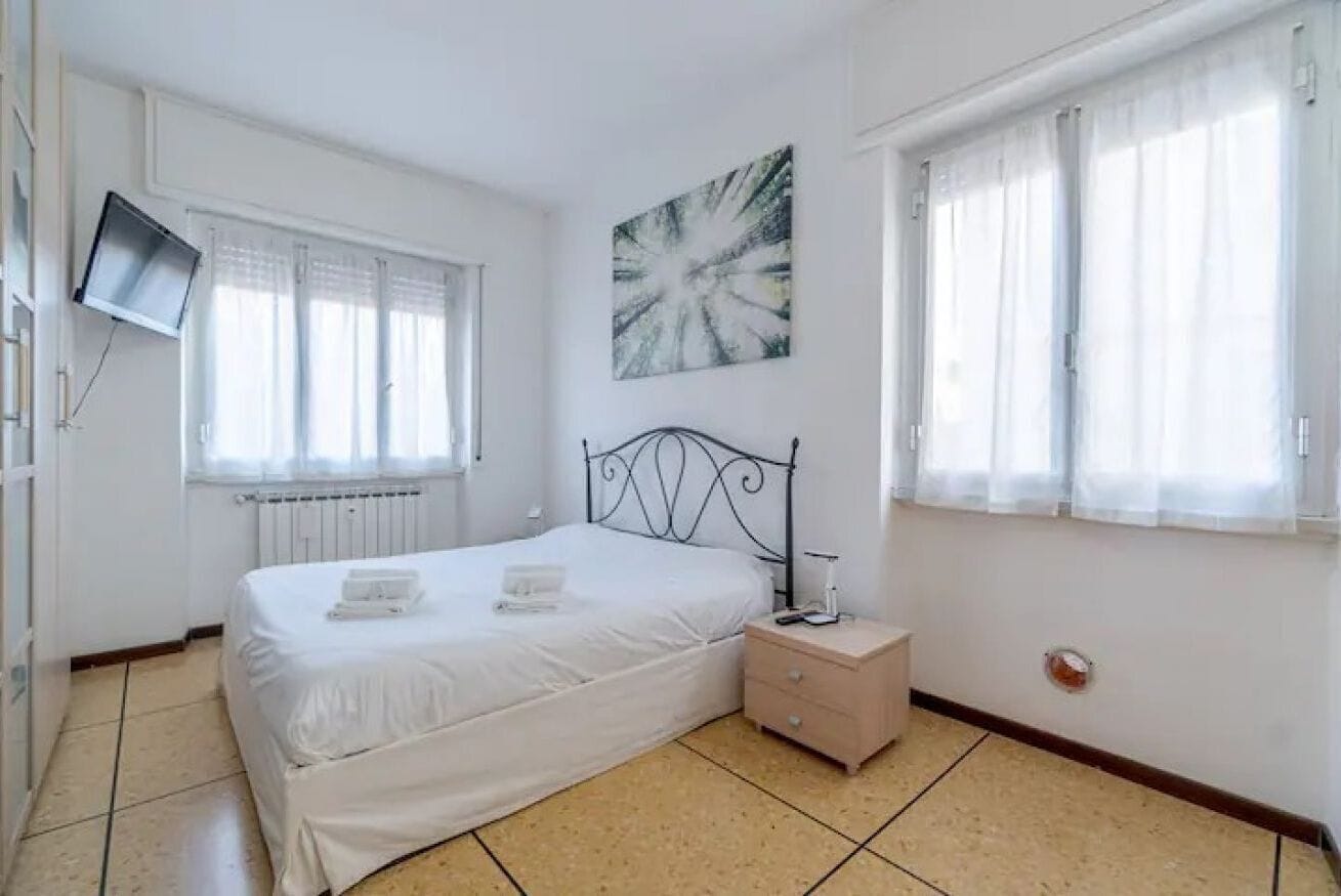 1 slaapkamer, een strijkplank/strijkijzer, beddengoed