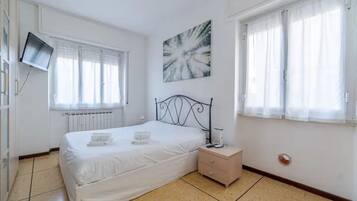 1 sovrum, strykjÀrn/strykbrÀda och sÀngklÀder