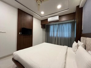行政套房, 1 張 特大雙人床及 1 張梳化床, 非吸煙房 | 房內夾萬、熨斗/熨衫板、免費 Wi-Fi