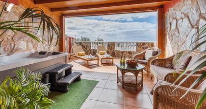 Chabela's Penthouse Apartment with Sea Views, Jacuzzi, and Air Conditioning