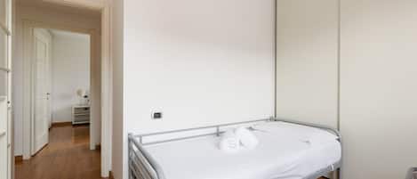 2 habitaciones, tabla de planchar con plancha y wifi