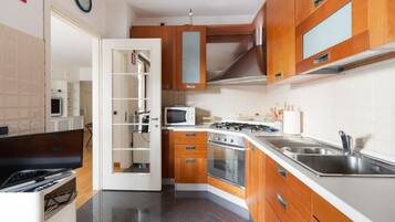 Kühlschrank, Mikrowelle, Ofen