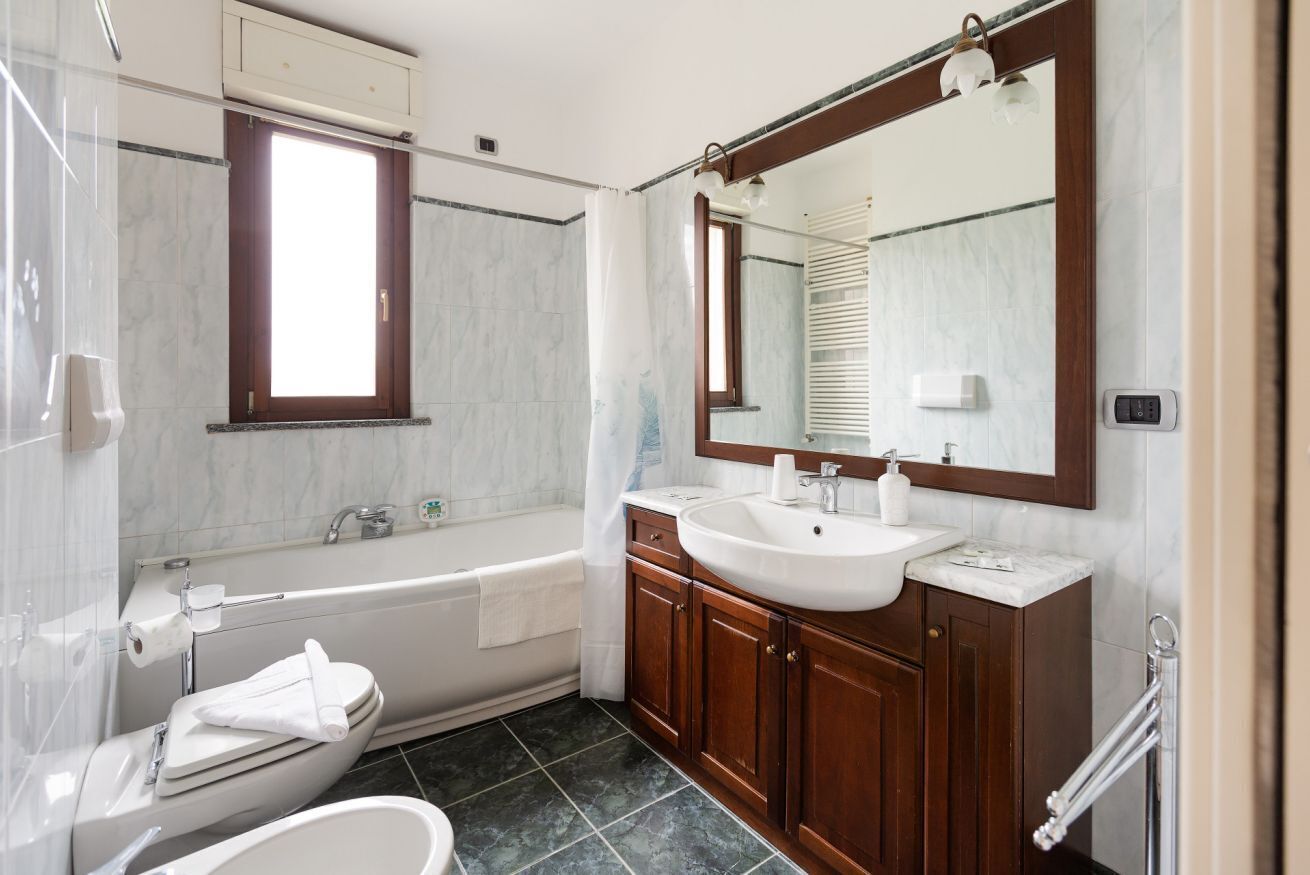 Dusche, Haartrockner, Bidet, Handtücher